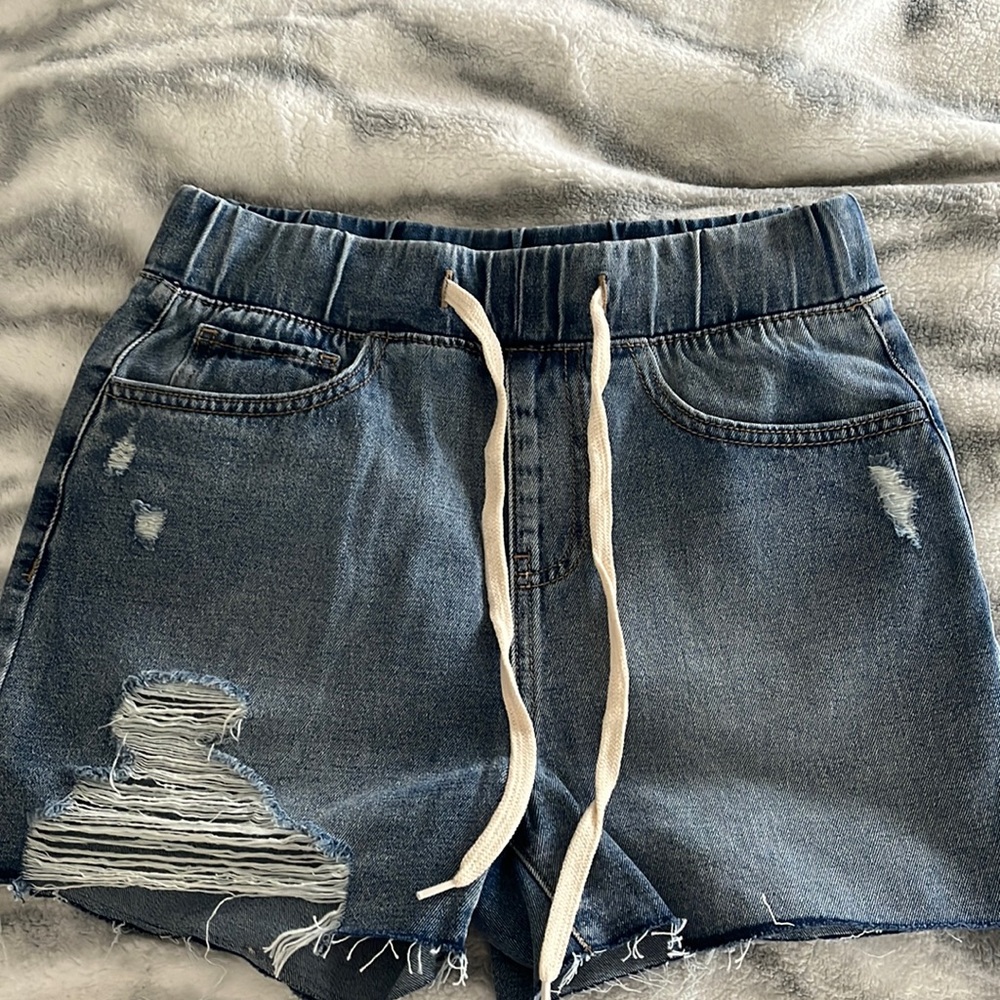 I am selling Jean shorts. They have not been worn once.
